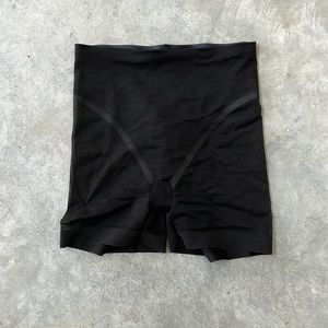 NWOT Wacoal shapwear shorts
